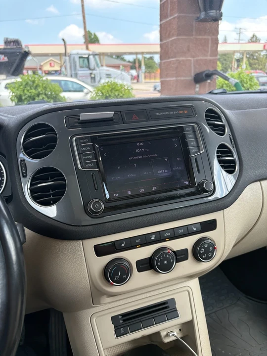 2016 Volkswagen Tiguan - Image 2 of 13