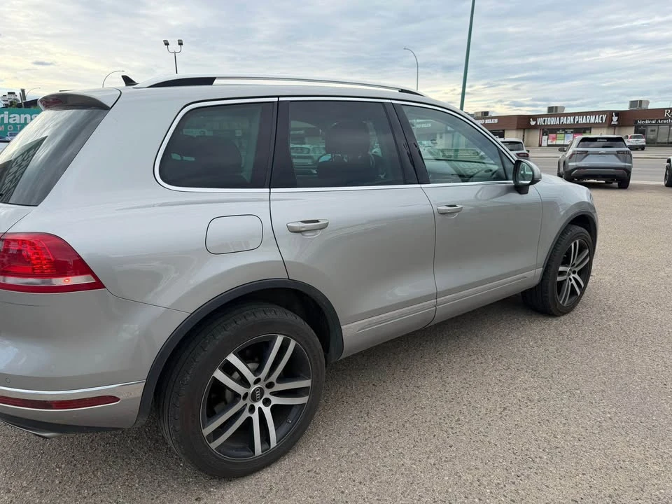2016 Volkswagen Touareg - Image 7 of 12