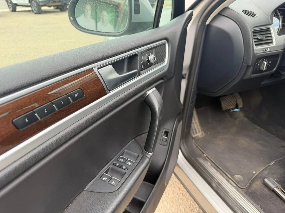 2016 Volkswagen Touareg - Image 10 of 12