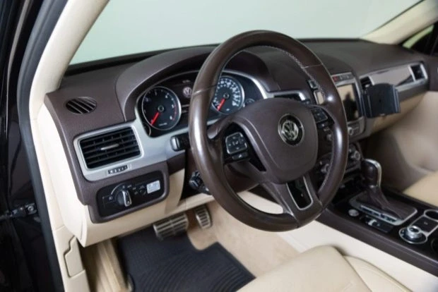 2016 Volkswagen Touareg - Image 5 of 8
