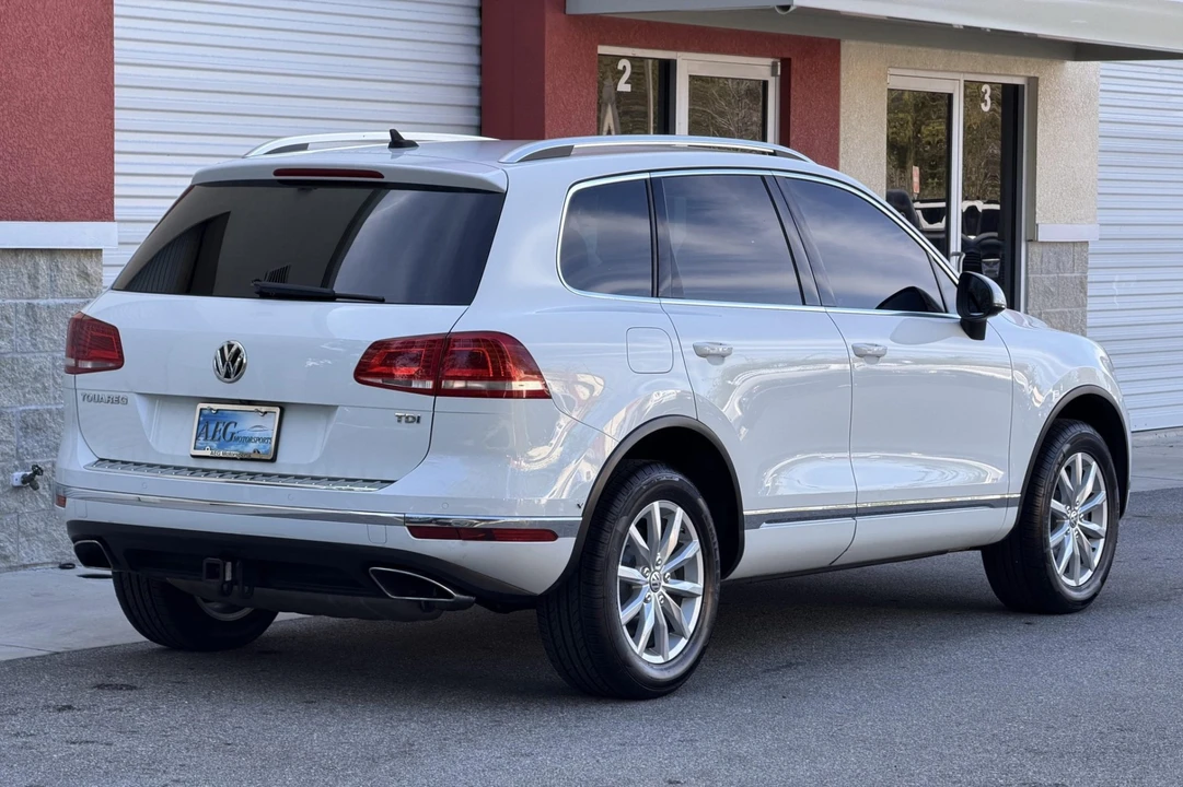2016 Volkswagen Touareg - Image 2 of 7