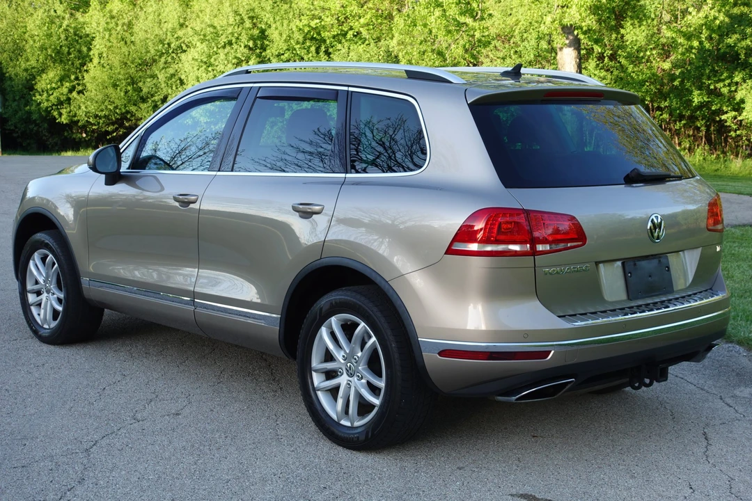 2016 Volkswagen Touareg - Image 8 of 31