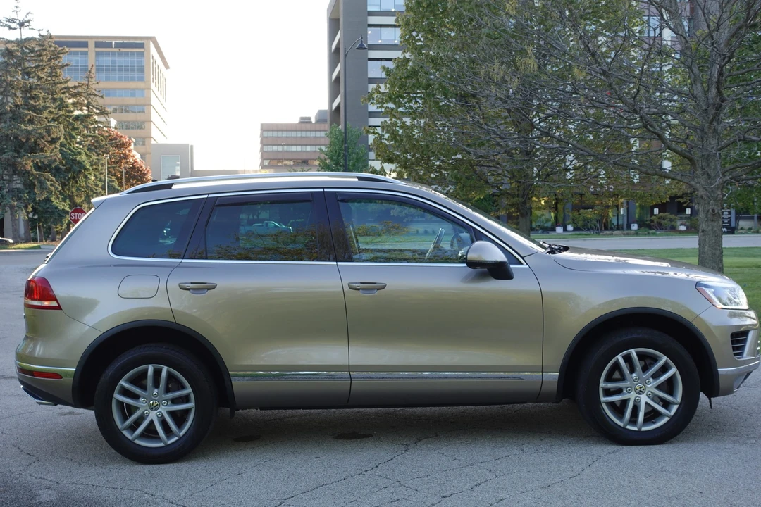 2016 Volkswagen Touareg - Image 14 of 31