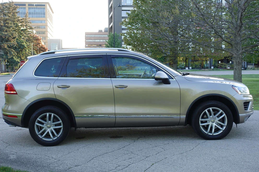 2016 Volkswagen Touareg - Image 15 of 31