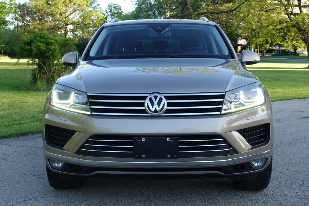 2016 Volkswagen Touareg - Image 2 of 31