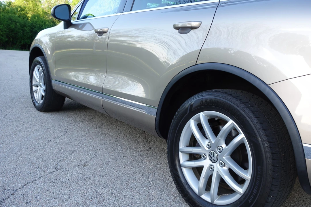 2016 Volkswagen Touareg - Image 24 of 31