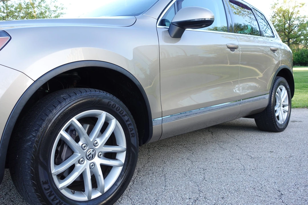 2016 Volkswagen Touareg - Image 25 of 31