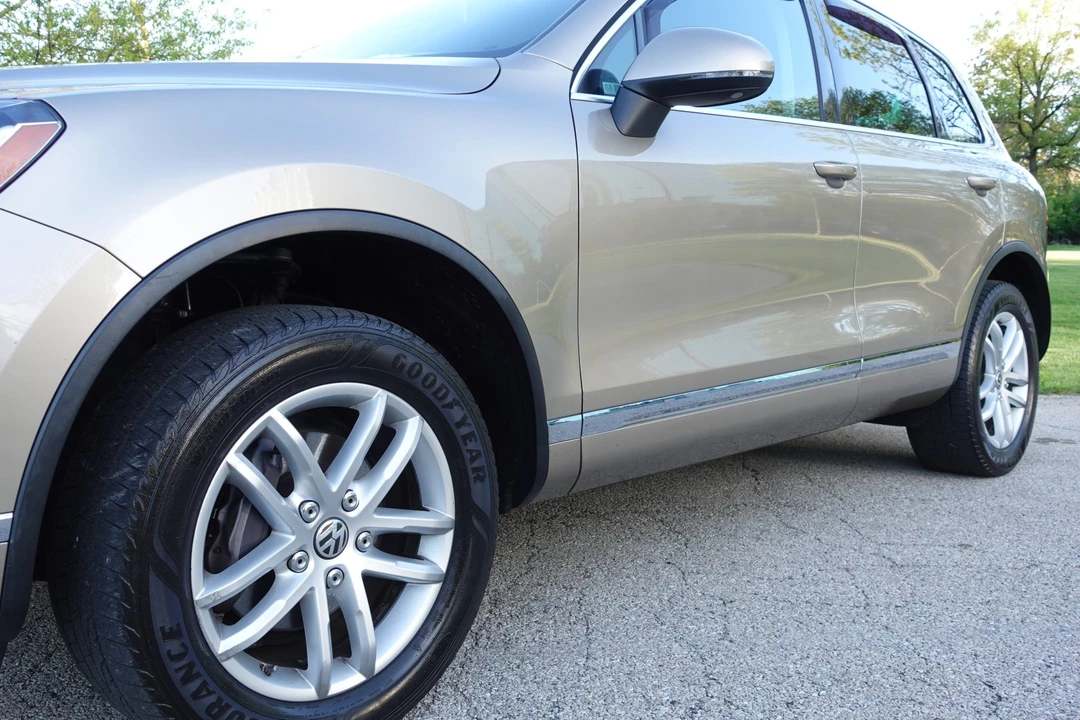 2016 Volkswagen Touareg - Image 26 of 31