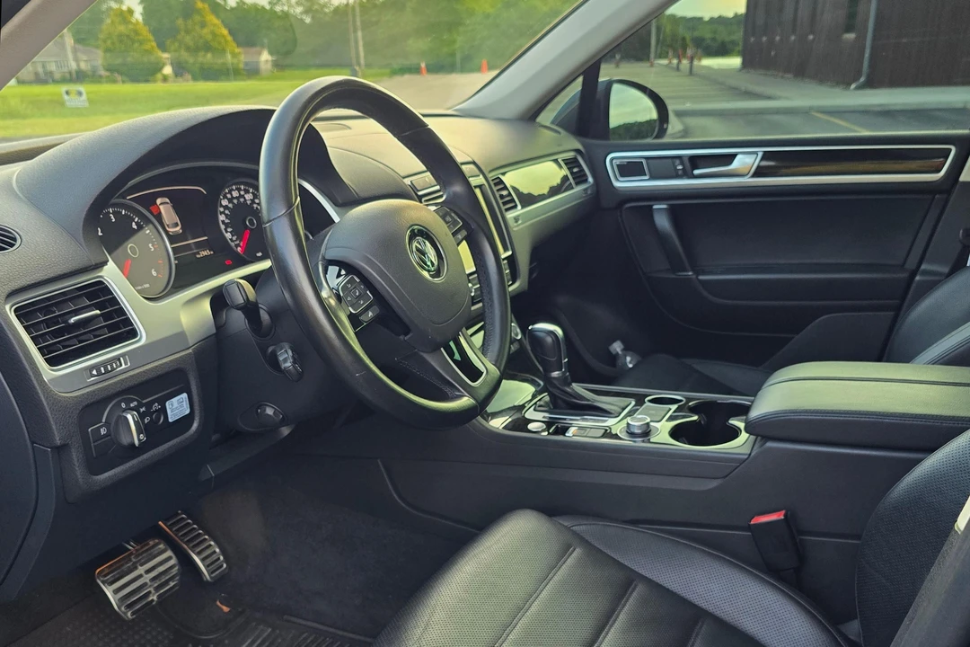 2016 Volkswagen Touareg - Image 24 of 31