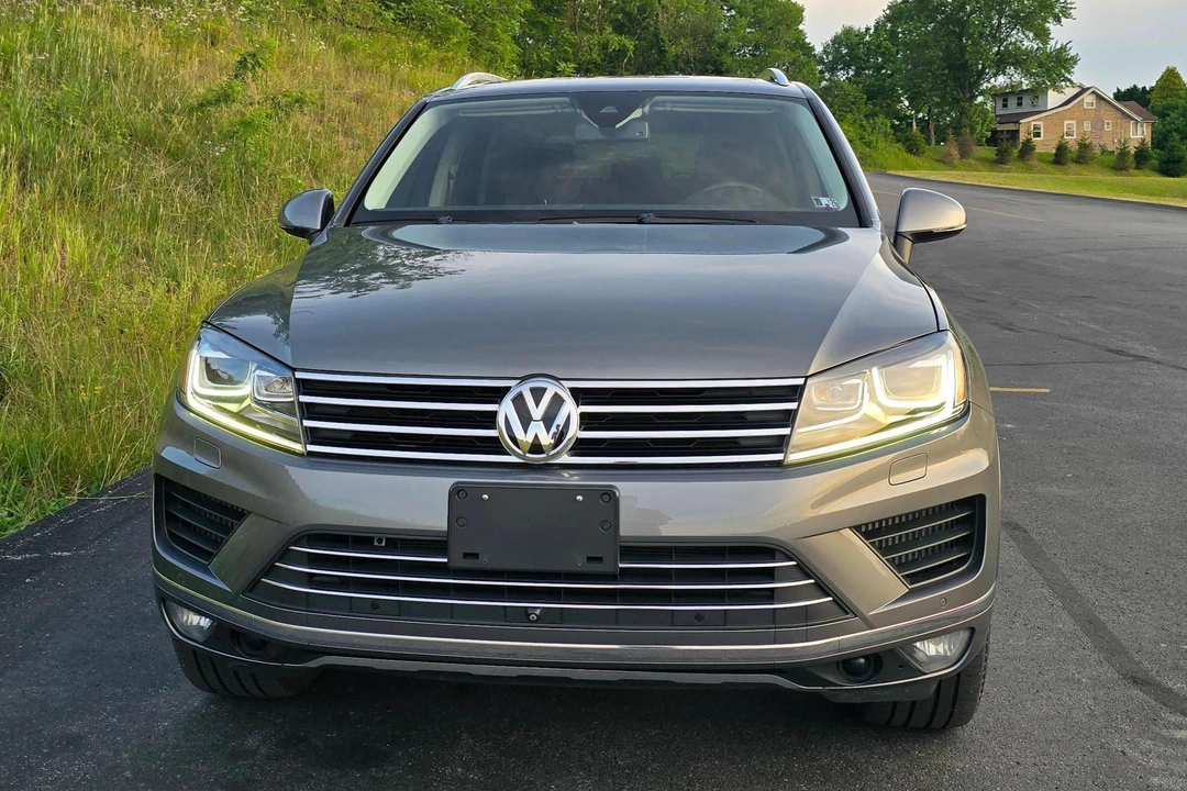 2016 Volkswagen Touareg - Image 2 of 31