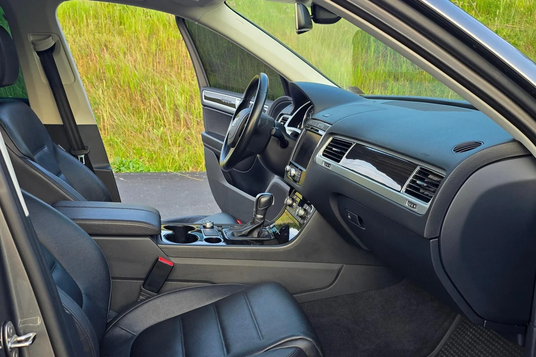 2016 Volkswagen Touareg - Image 26 of 31