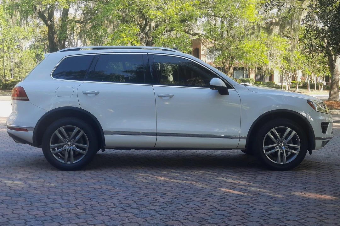 2016 Volkswagen Touareg - Image 3 of 31