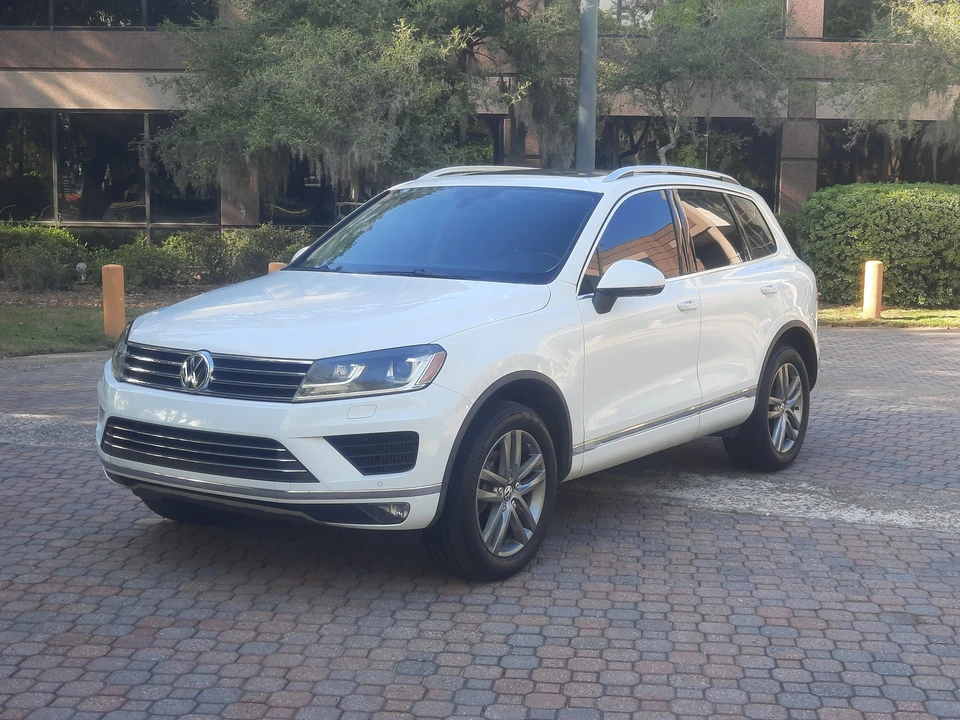 2016 Volkswagen Touareg - Image 9 of 31