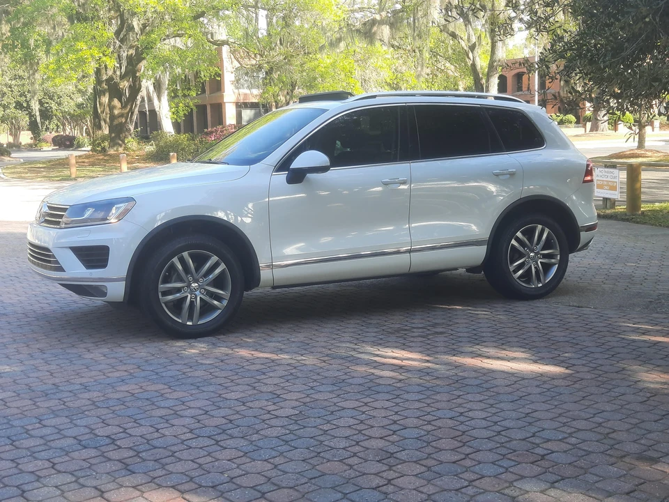 2016 Volkswagen Touareg - Image 11 of 31
