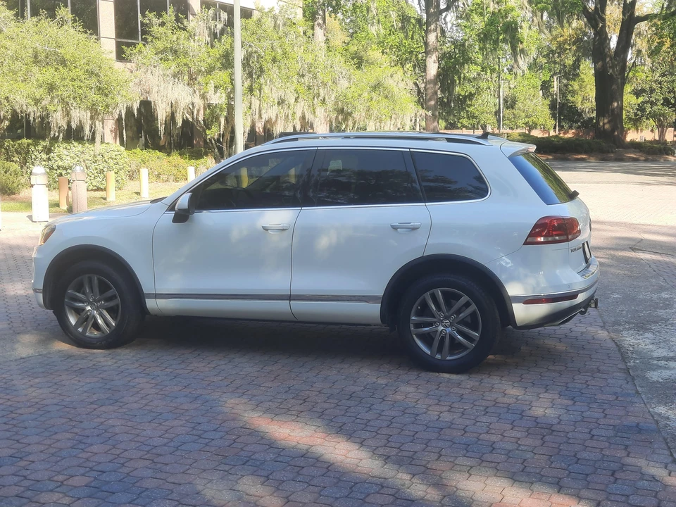 2016 Volkswagen Touareg - Image 14 of 31