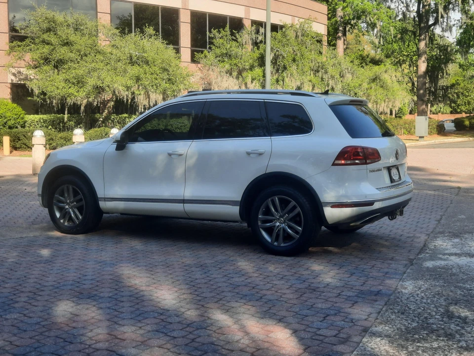 2016 Volkswagen Touareg - Image 15 of 31