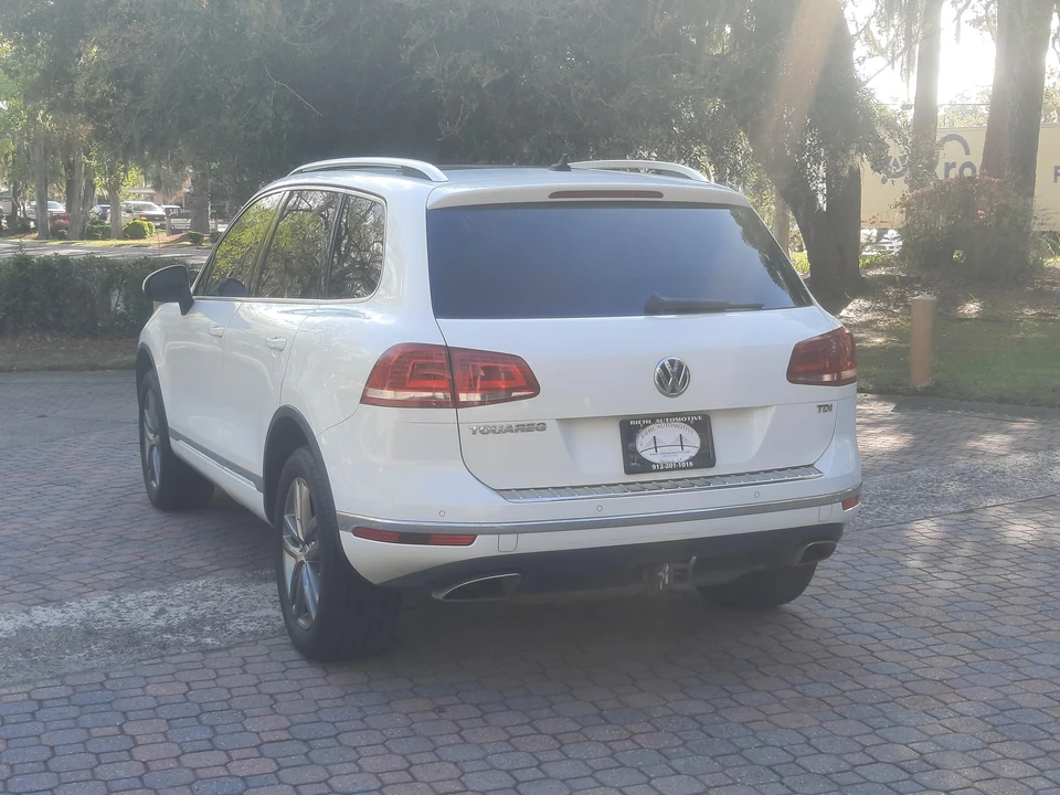 2016 Volkswagen Touareg - Image 16 of 31