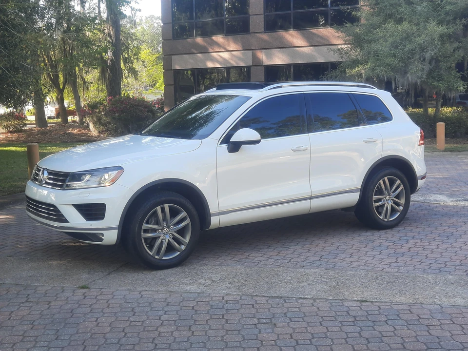 2016 Volkswagen Touareg - Image 10 of 31