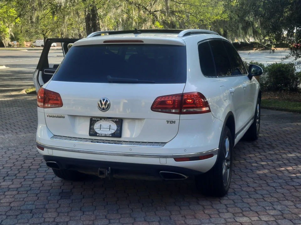 2016 Volkswagen Touareg - Image 17 of 31