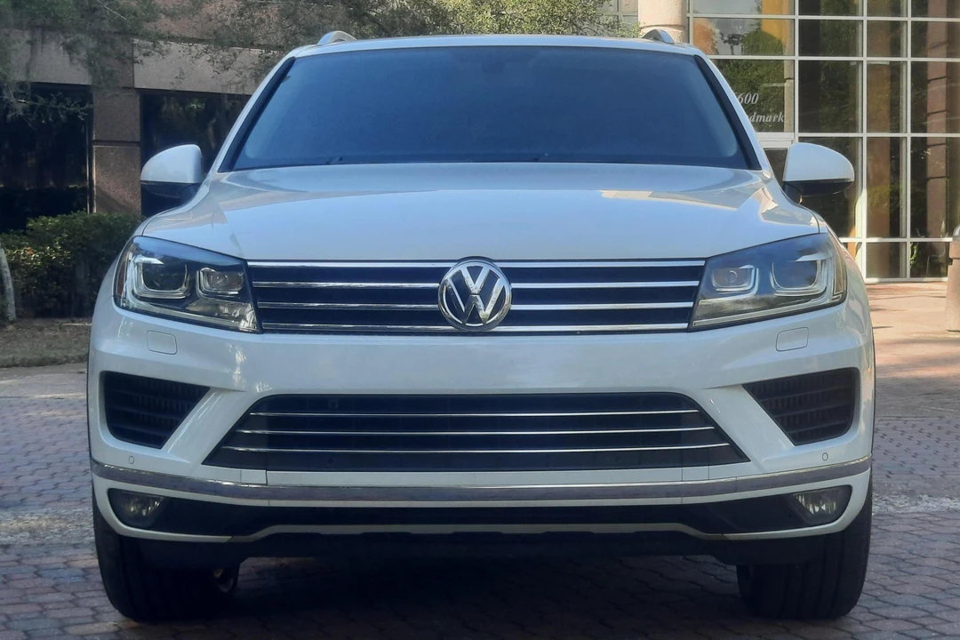 2016 Volkswagen Touareg - Image 2 of 31