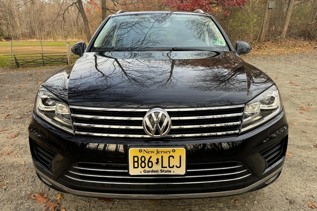 2016 Volkswagen Touareg - Image 2 of 31