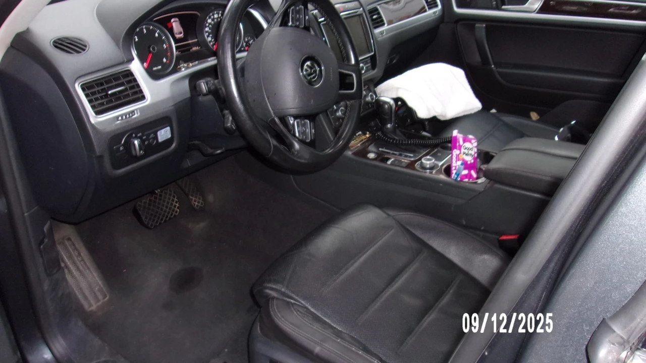 2016 Volkswagen Touareg - Image 8 of 12