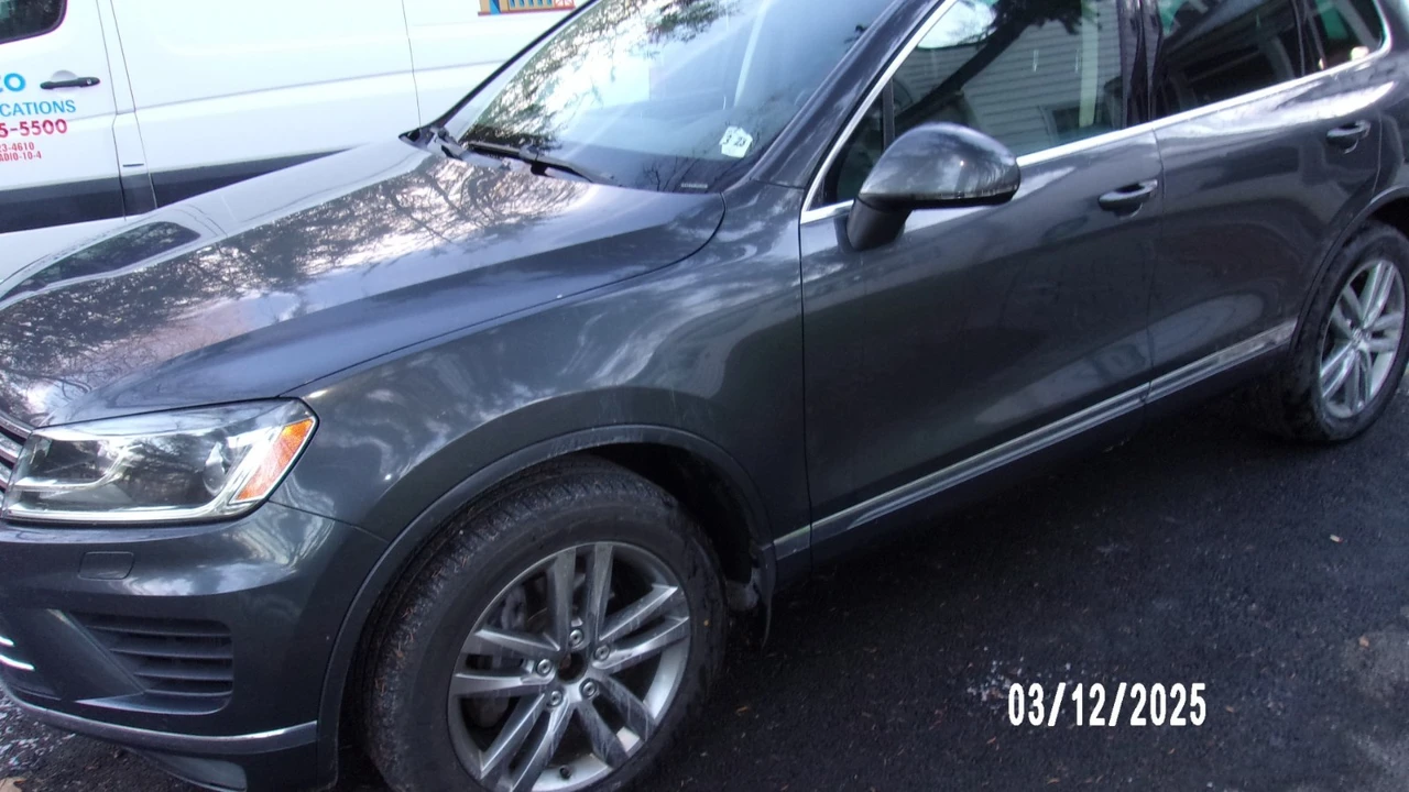 2016 Volkswagen Touareg - Image 3 of 12