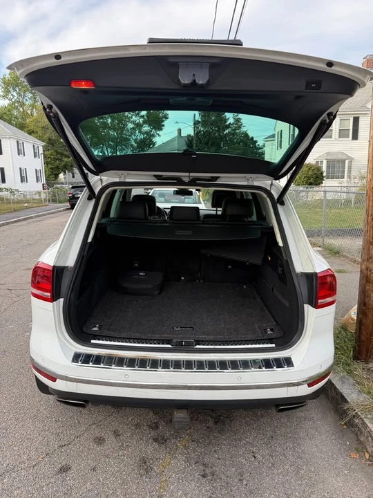 2016 Volkswagen Touareg - Image 8 of 8