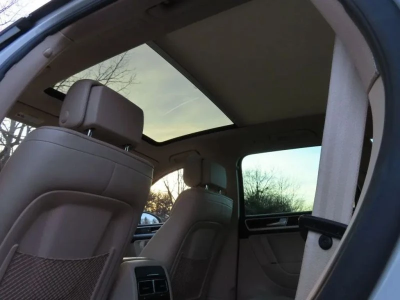 2016 Volkswagen Touareg - Image 9 of 12