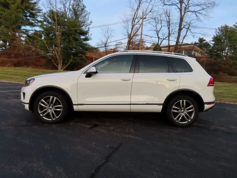 2016 Volkswagen Touareg - Image 10 of 12