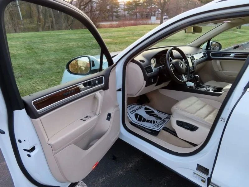 2016 Volkswagen Touareg - Image 5 of 12