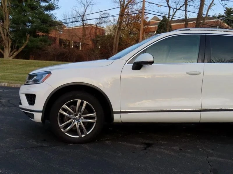 2016 Volkswagen Touareg - Image 11 of 12