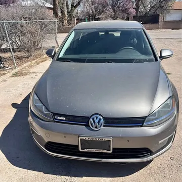 2016 Volkswagen e-Golf SE Hatchback Sedan 4D