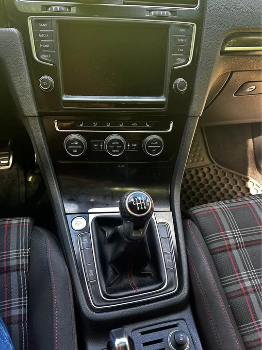 2016 Volkswagen GTI Mk7 - Image 11 of 15