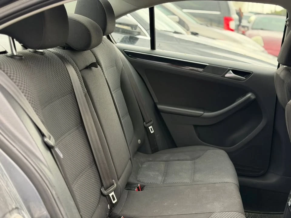 2016 Volkswagen A6 Jetta - Image 2 of 14