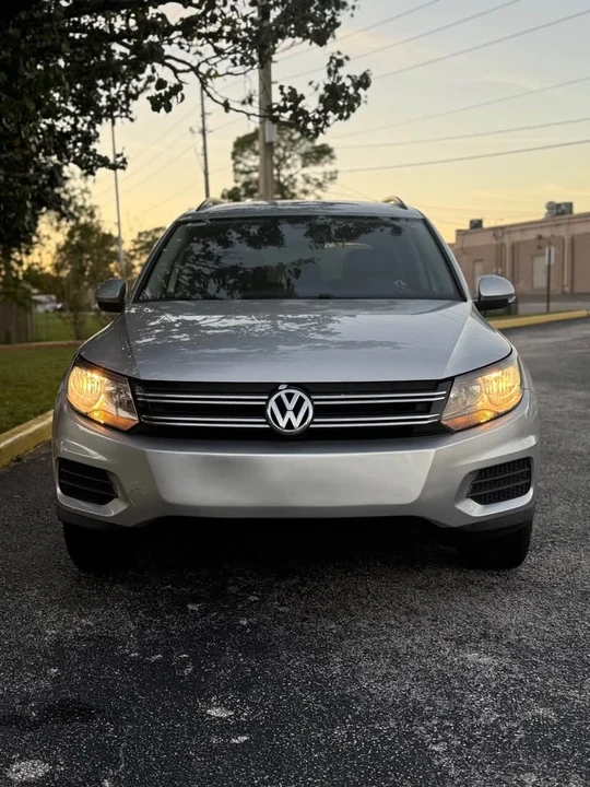 2016 Volkswagen Tiguan - Image 2 of 20