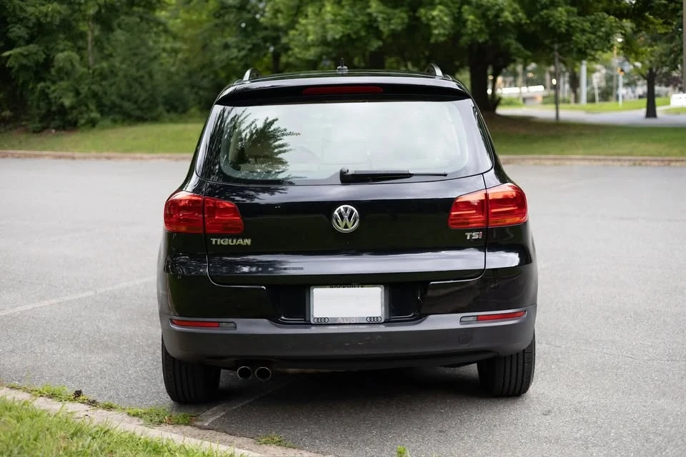 2016 Volkswagen Tiguan - Image 2 of 17