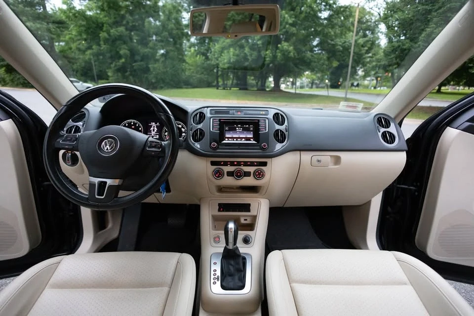 2016 Volkswagen Tiguan - Image 11 of 17