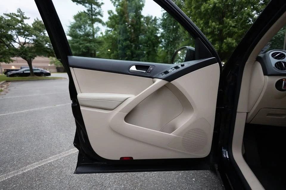 2016 Volkswagen Tiguan - Image 15 of 17