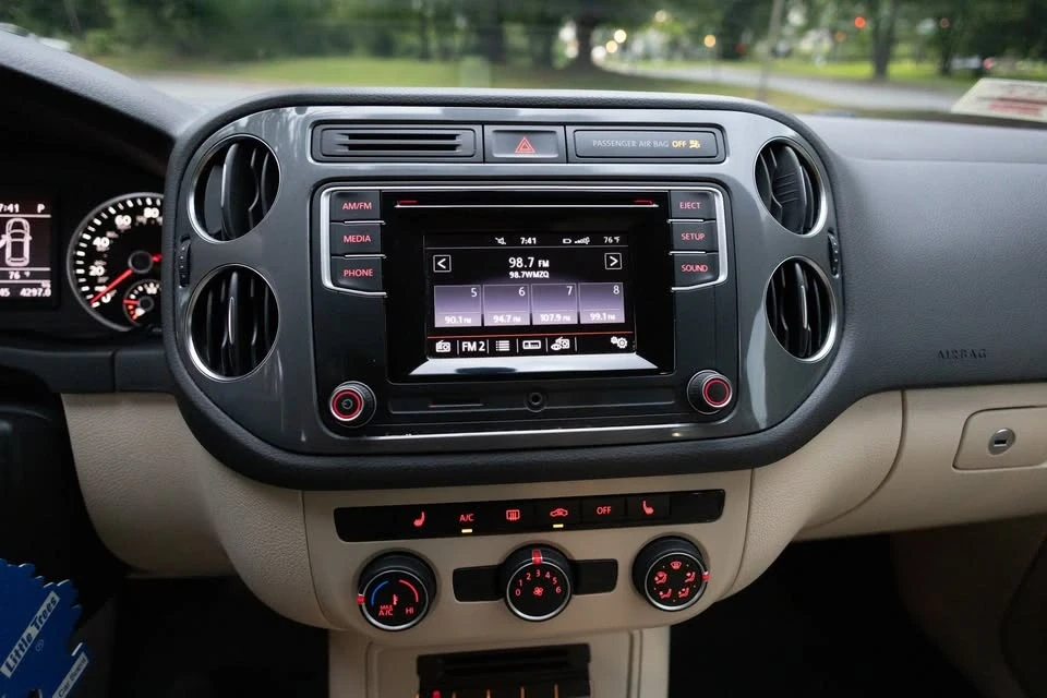 2016 Volkswagen Tiguan - Image 12 of 17