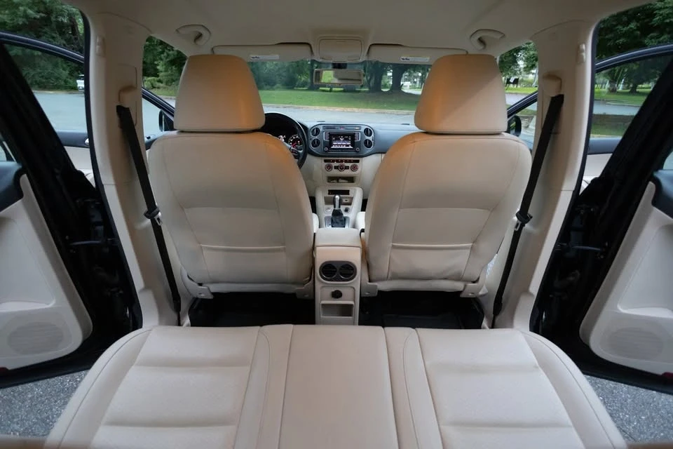 2016 Volkswagen Tiguan - Image 9 of 17