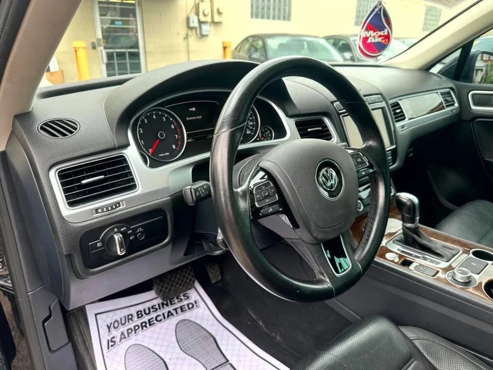 2016 Volkswagen Touareg - Image 16 of 20