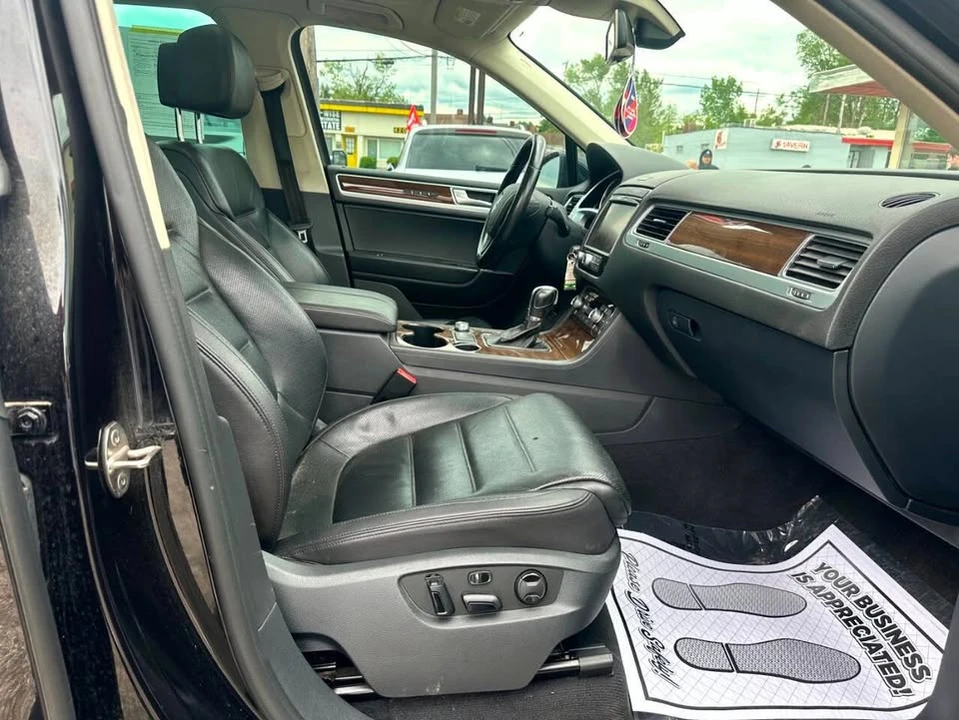 2016 Volkswagen Touareg - Image 15 of 20