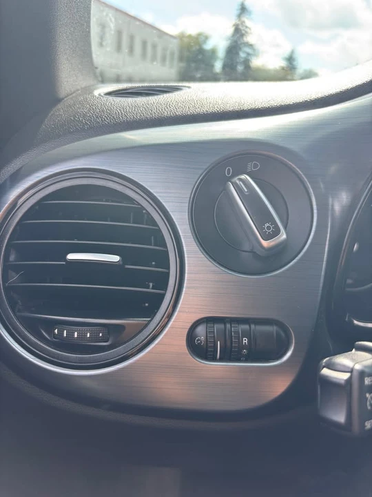 2016 Volkswagen A5 Beetle - Image 8 of 10
