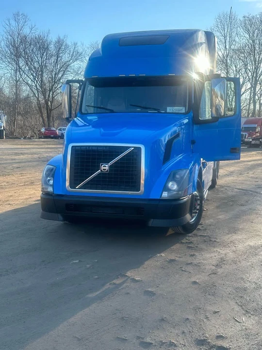 2016 Volvo 700 Series - Image 2 of 7