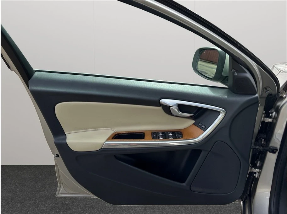 2016 Volvo S60 2nd Gen - Image 19 of 21