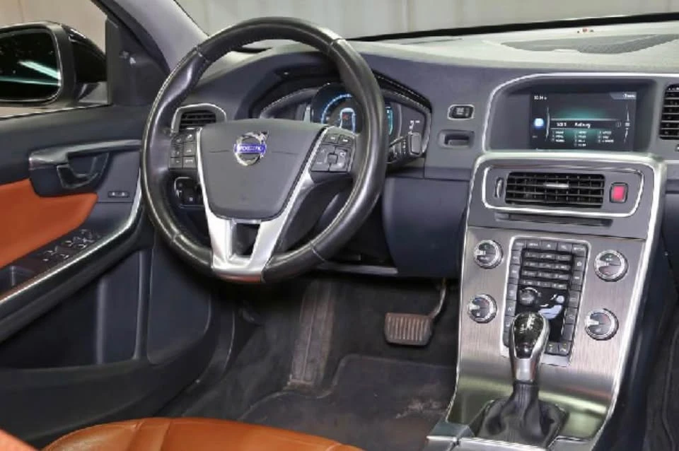 2016 Volvo S60 2nd Gen - Image 5 of 12