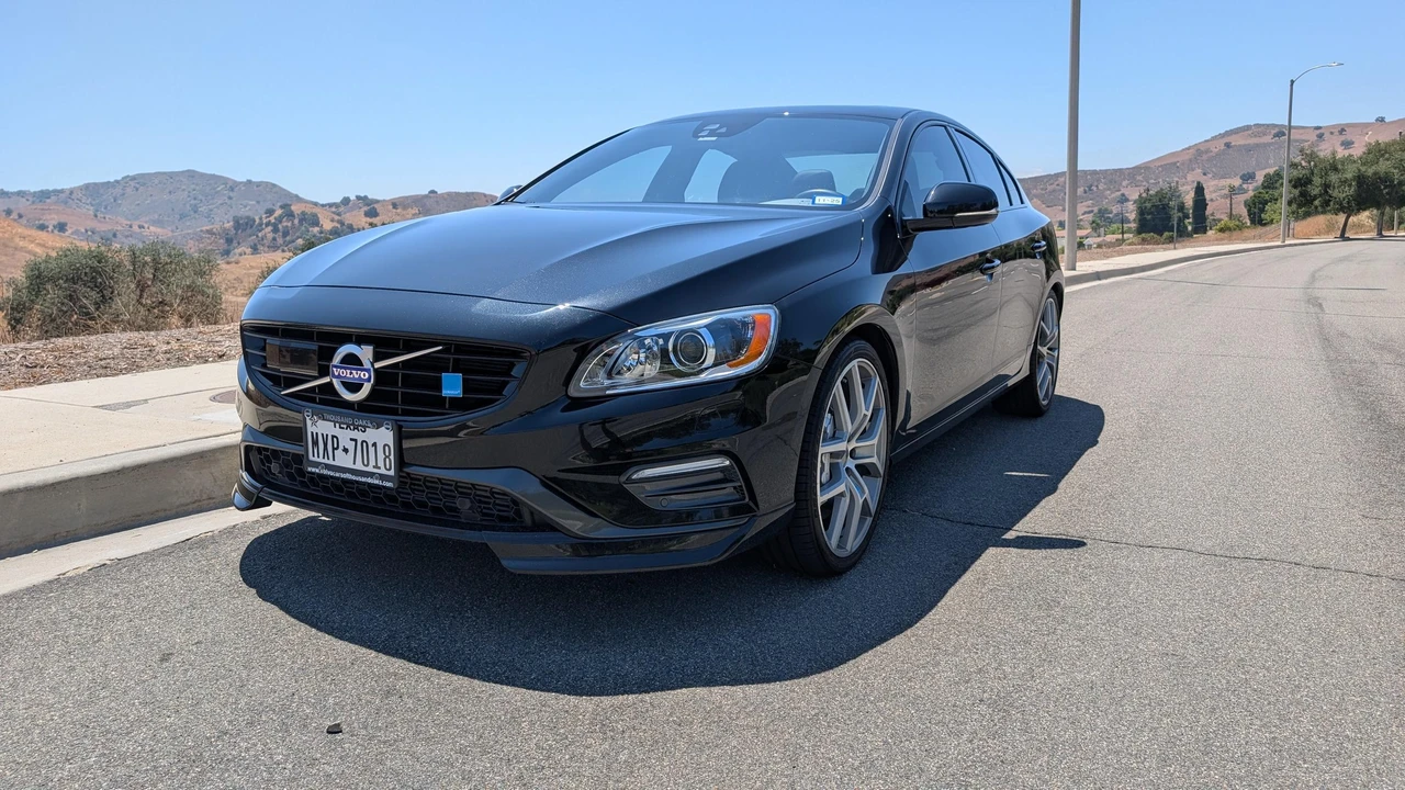 2016 Volvo S60 2nd Gen - Image 9 of 31