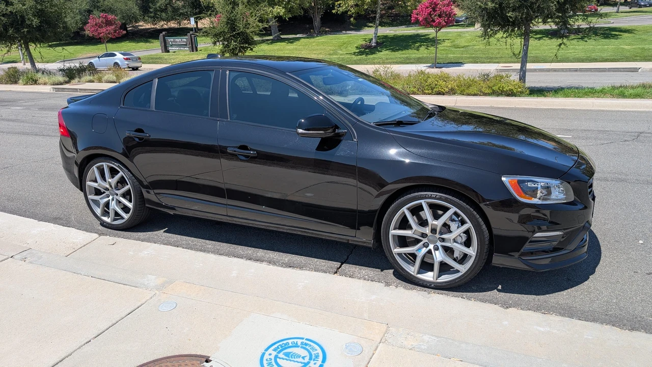 2016 Volvo S60 2nd Gen - Image 23 of 31
