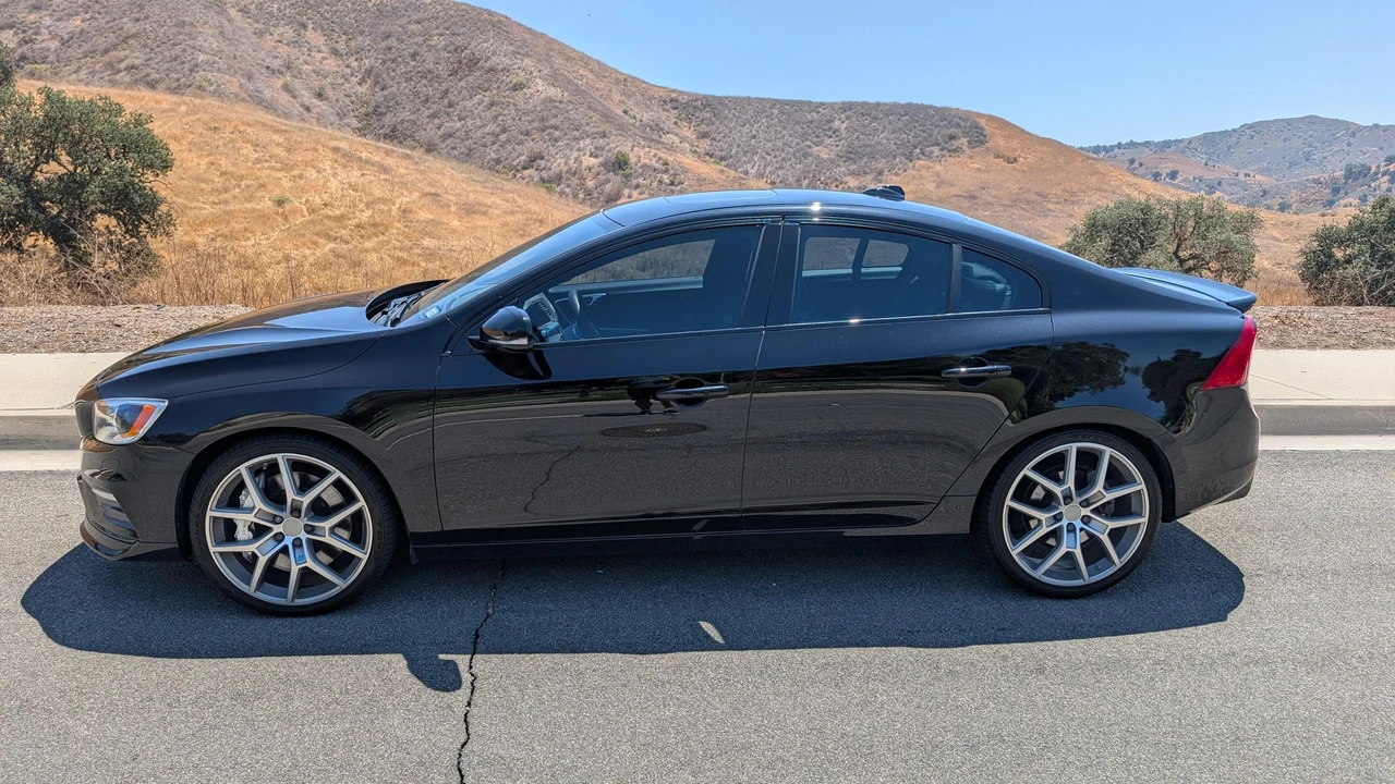 2016 Volvo S60 2nd Gen - Image 11 of 31